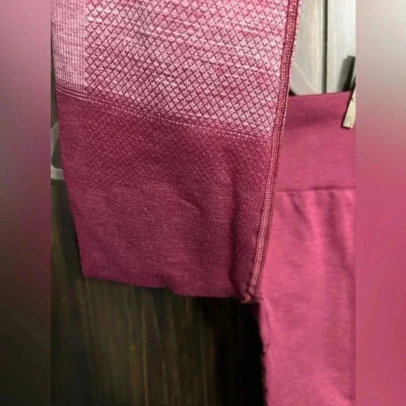 Lululemon Crop Compression Leggings. Size:4. Color: Gradient Burgundy - Picture 9 of 14